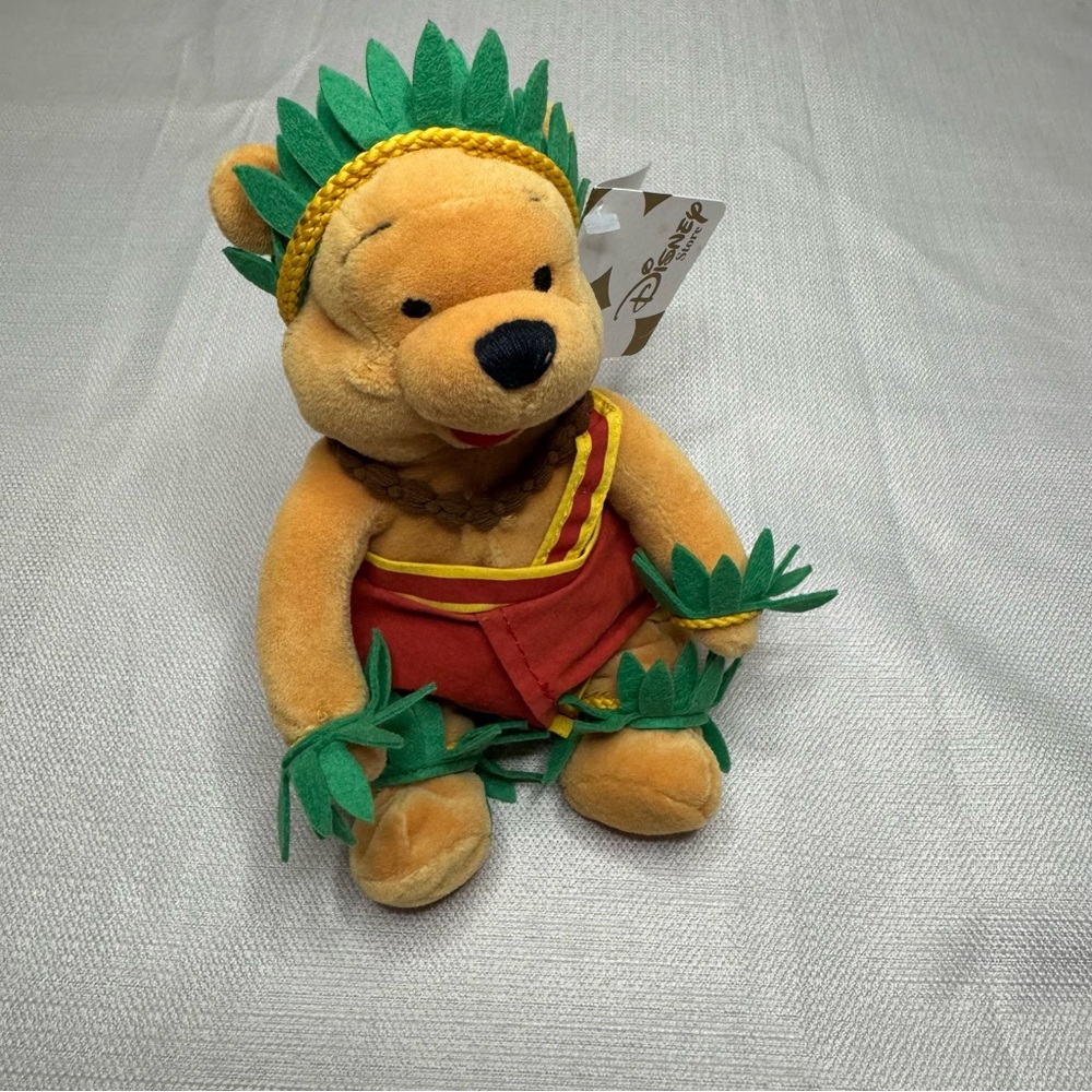 Disney store Winnie the Pooh ‘Honolulu Pooh’ beanie plush